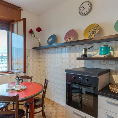 Apt W/ Balcony - 700 M From Borghi Station Apartment Como
